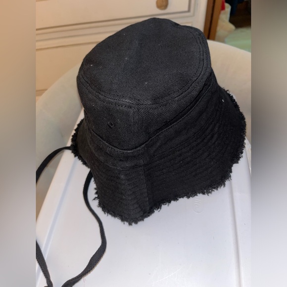 Urban Outfitters Mya Frayed Edge Bucket Hat NWOT - Picture 7 of 10